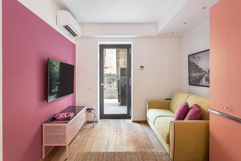 Amazing Apartment In Duomo Mediolan Zewnętrze zdjęcie