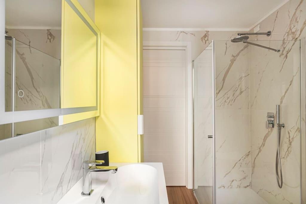 Amazing Apartment In Duomo Mediolan Zewnętrze zdjęcie